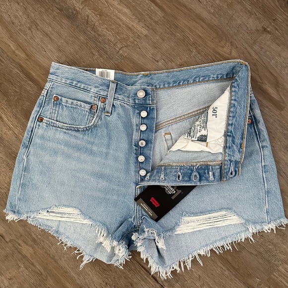 NWT Levi's® Premium 501® Original High Rise Light Wash Distressed Jean Shorts - Picture 4 of 6